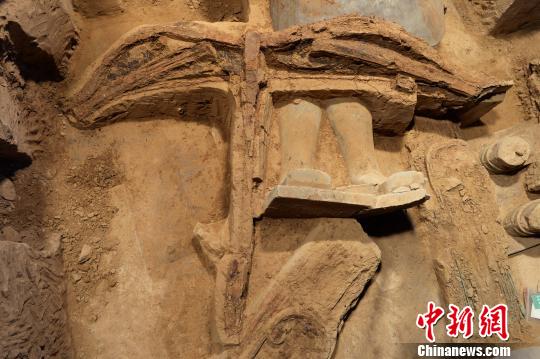 The most complete ancient crossbow unearthed with terracotta army