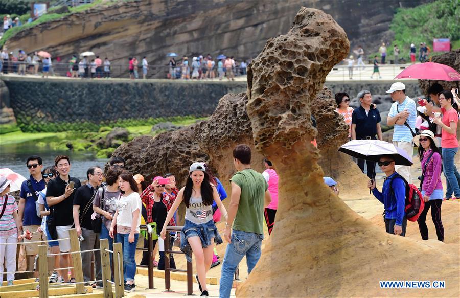 Taiwan park struggles to save "Queen's Head" rock from disintegration