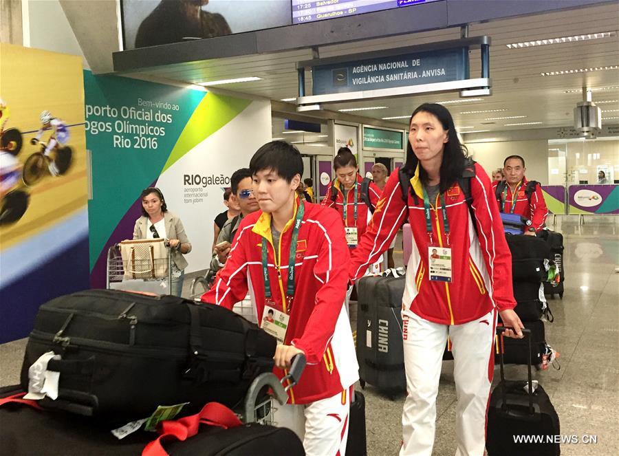 Members of Chinese women's basketball team arrive in Rio