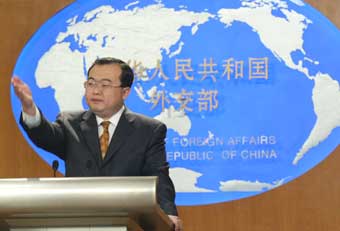 Liu Jianchao, spokesman of the Ministry of Foreign Affairs, solicits a question at the ministry's regular press briefing in Beijing December 21, 2004. Liu said the anti-secession law is aimed at curbing sparatist activities and seeking peaceful reunification. [newsphoto]