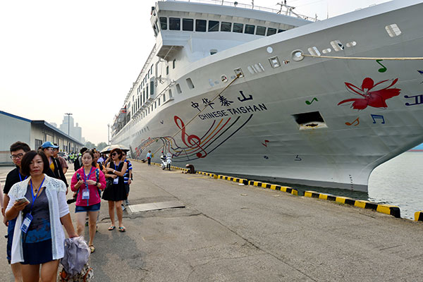 Passengers opt for cruise control on ocean waves