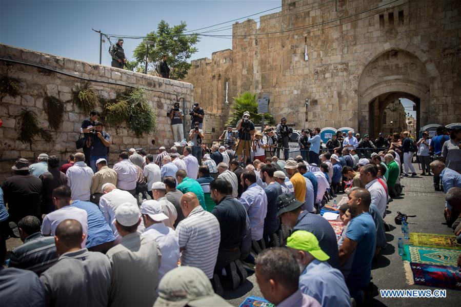 Muslims protest against new Israeli security measures in Jerusalem